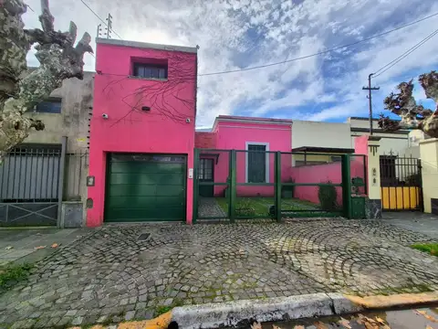 VENTA CASA DE 4 AMBIENTES EN BERNAL QUILMES