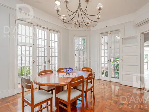Casa en Venta con 3 cocheras