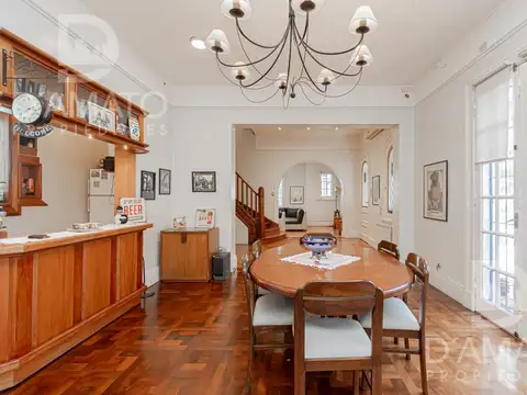 Casa 7 ambientes con 5 baños