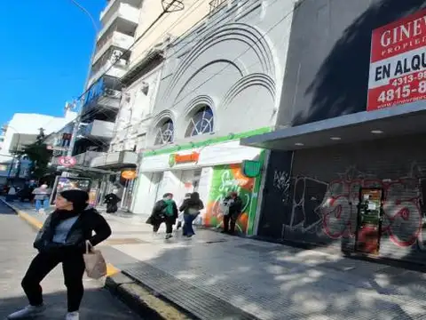 Local Comercial. Planta Baja: 8 x 41 m. 1º Piso: 300 m². Apto todo destino.