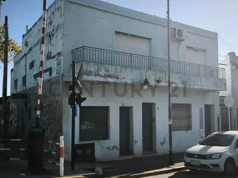 RIVADAVIA 1500, Piso 0