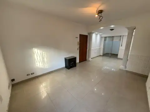 Depto. 3 amb. C/patio en Alquiler