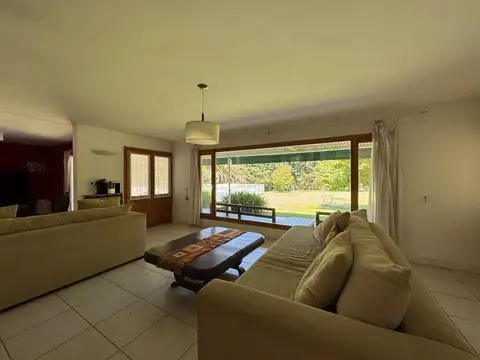 Casa en Venta con 4 cocheras