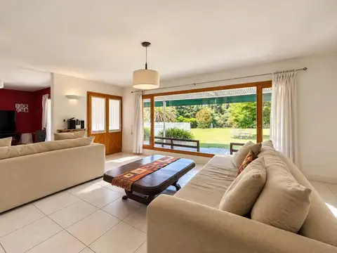 Casa en Venta con 4 cocheras