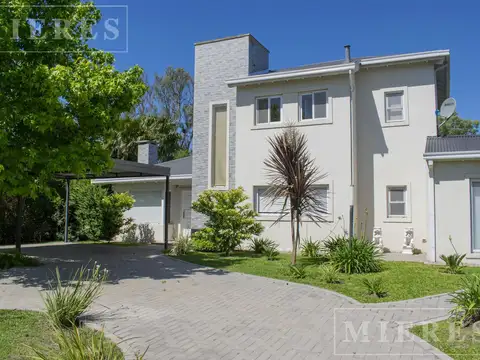 Casa en venta sobre lote interno en Haras Santa Maria Barrio Las Lomas
