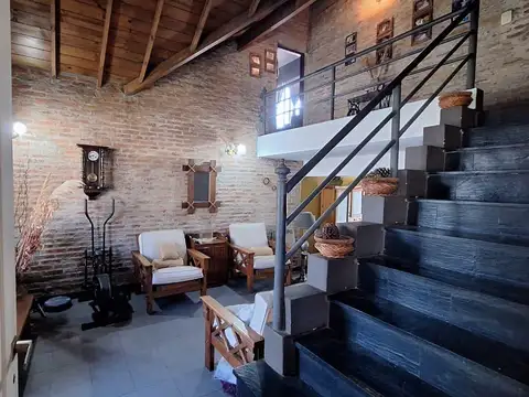 Casa en Venta con 2 cocheras
