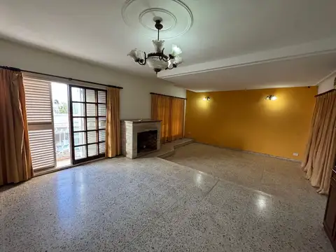 Casa en Alquiler con 1 cochera