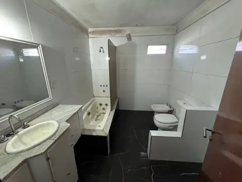 Casa 6 ambientes con 1 baño