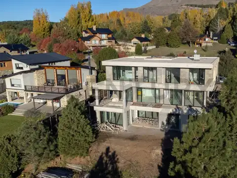 VENTA CASA SAN MARTIN DE LOS ANDES .  PROYECTO PREMIUM DE ARQUITECTURA BARRIO CASCO.