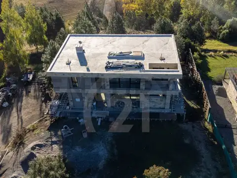 VENTA CASA SAN MARTIN DE LOS ANDES .  PROYECTO PREMIUM DE ARQUITECTURA BARRIO CASCO.