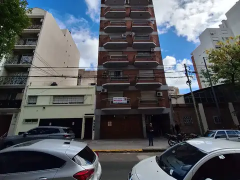 1 AMBIENTE DIVISIBLE. A METROS DEL SUBTE B