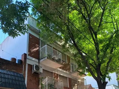 Departamento 3 Ambientes al frente con patio en venta  Velez Sarsfield