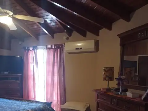 Casa 6 ambientes con 2 baños