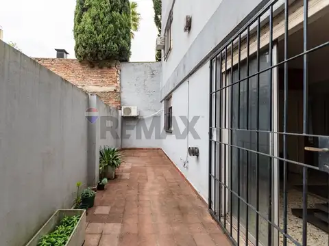 VENTA PH 3 AMB CON PATIO VALENTIN ALSINA CENTRO
