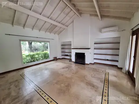 Casa en Alquiler con 2 cocheras