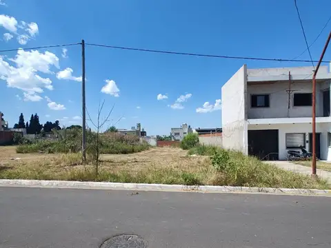 Terreno en Oro Verde barrio el triangular 10 x 40 mt