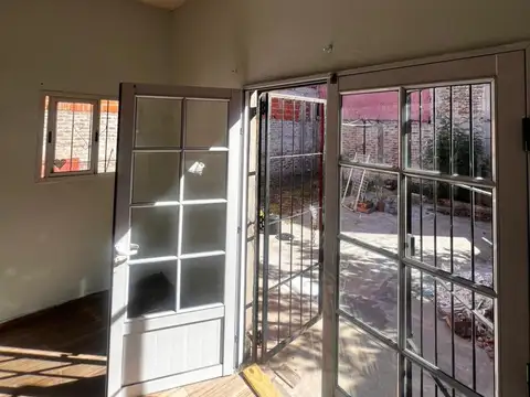 Casa 3 ambientes con 1 baño