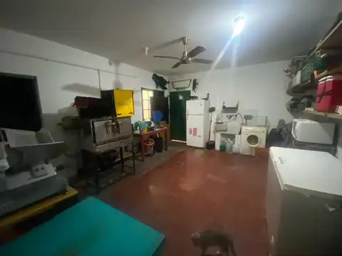 Casa en Alquiler con 3 cocheras