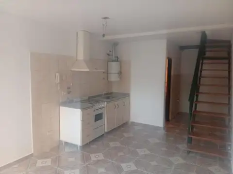 Departamento en Alquiler en Billinghurst, $ 400.000