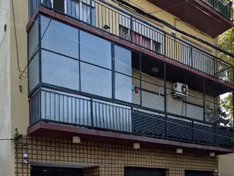 Hermoso departamento de 3 ambientes con balcón corrido.