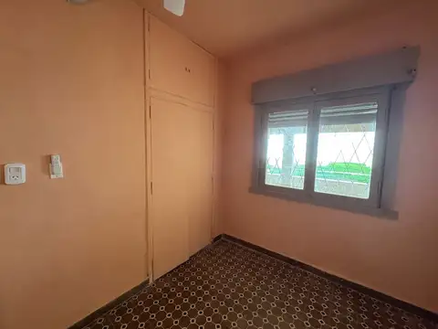 Casa en alquiler en Blvd. Calixto B. Dellepiane