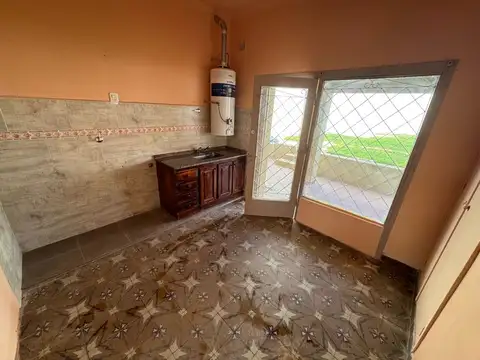 Casa en alquiler en Blvd. Calixto B. Dellepiane