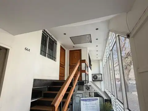 En Alquiler MonoAmbiente Apto Profesional. Patio Interno.