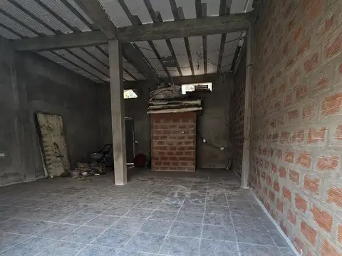 Local en Alquiler en Graham Bell, $ 500.000