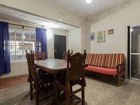 VENTA CASA 5 AMB + LOCAL + COCHERA + PATIO