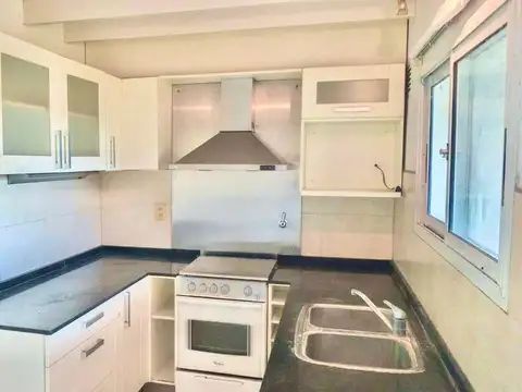 VENTA COUNTRY EL CASCO - 3 HAB + ALTILLO - 2 BAÑOS - PERGOLA - PARQUE USD 120.000