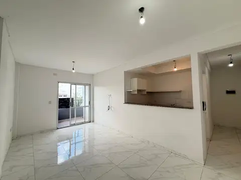 2 ambientes de calidad con balcón