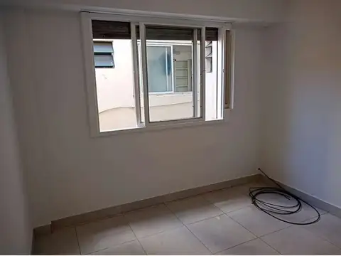 Departamento 2 AMB. 1º Piso. Excelente Ubicación, expensas accesibles.