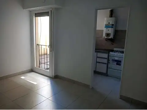 Departamento 2 AMB. 1º Piso. Excelente Ubicación, expensas accesibles.