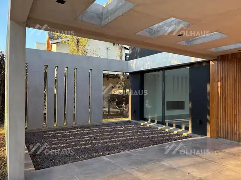 Casa en Alquiler en San Benito, USD 3.600