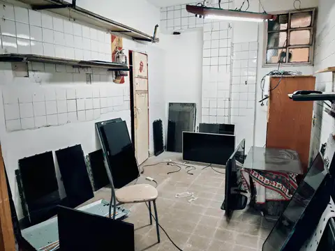 Local de 30 m2. Ideal emprendimiento o deposito