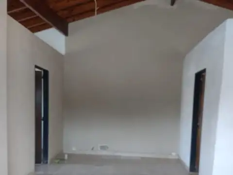 Casa 7 ambientes con 1 baño