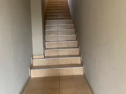 Ph 2 ambientes amplios tipo duplex - con Patio - 1º Piso por escalera-