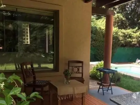 Casa en Alquiler con 2 cocheras