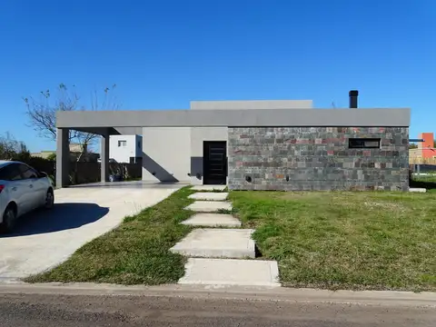 CASA 4 AMBIENTES EN VENTA EN CANNING BARRIO CERRADO