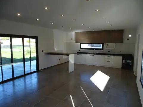 CASA 4 AMBIENTES EN VENTA EN CANNING BARRIO CERRADO