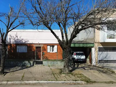 Casa y Dpto. en VENTA - B° Sarmiento Reconquista.