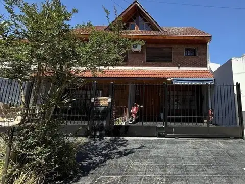 Apto crédito! Duplex 4 ambientes con jardin, parrilla y doble cochera 
