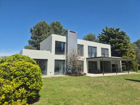 Casa en venta 3 domitorios piscina seguridad golf