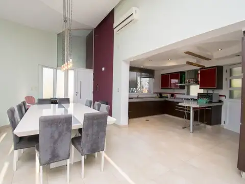 Casa 5 ambientes con 2 baños