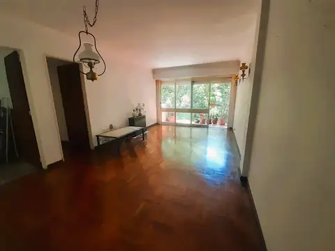 Luminoso departamento 3 ambientes con dependencia en Acassuso