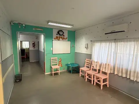 Propiedad con consultorios externos para diferentes actividades