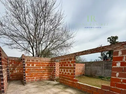 Se Vende Terreno de 300m2 Con Mejoras, Listo Para Escriturar - Barrio Santa Ana, Luján.