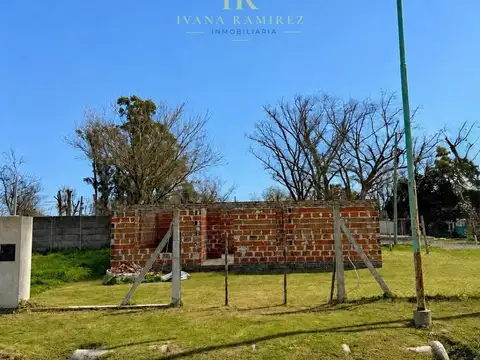 Se Vende Terreno de 300m2 Con Mejoras, Listo Para Escriturar - Barrio Santa Ana, Luján.