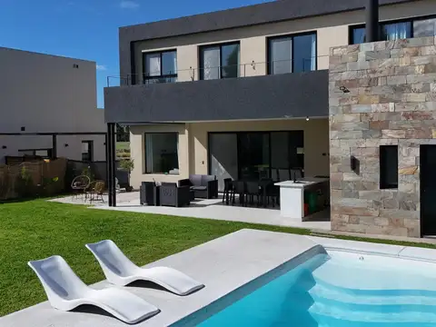 Venta casa c/ amarra - Barrio Náutico El Canal - Villanueva