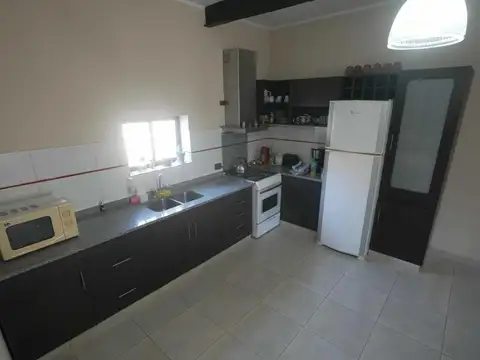 Casa 5 ambientes con 3 baños